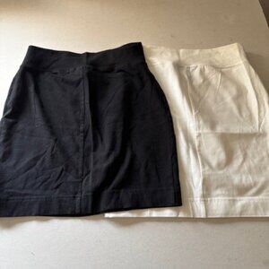Women's Size S Moda International Sport Stretch Mini Skirts Black/White Set of 2